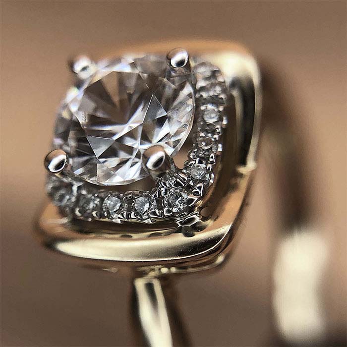 Gem-Zoom™ U Universal Macro 10X Smartphone Lighted Magnifier Attachment