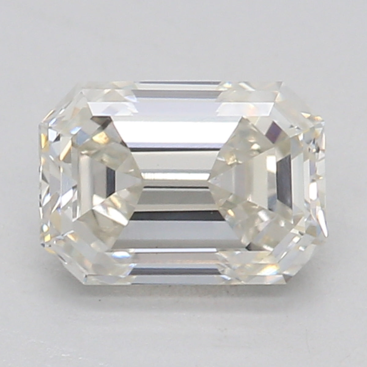 Laboratoriedyrket diamant 0,73 ct, smaragdslipning, J, VS1