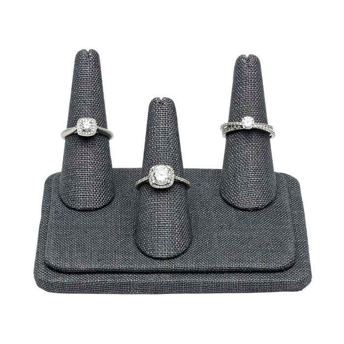 Graues Leinen-Display mit drei Ringen von Pretty Fingers™