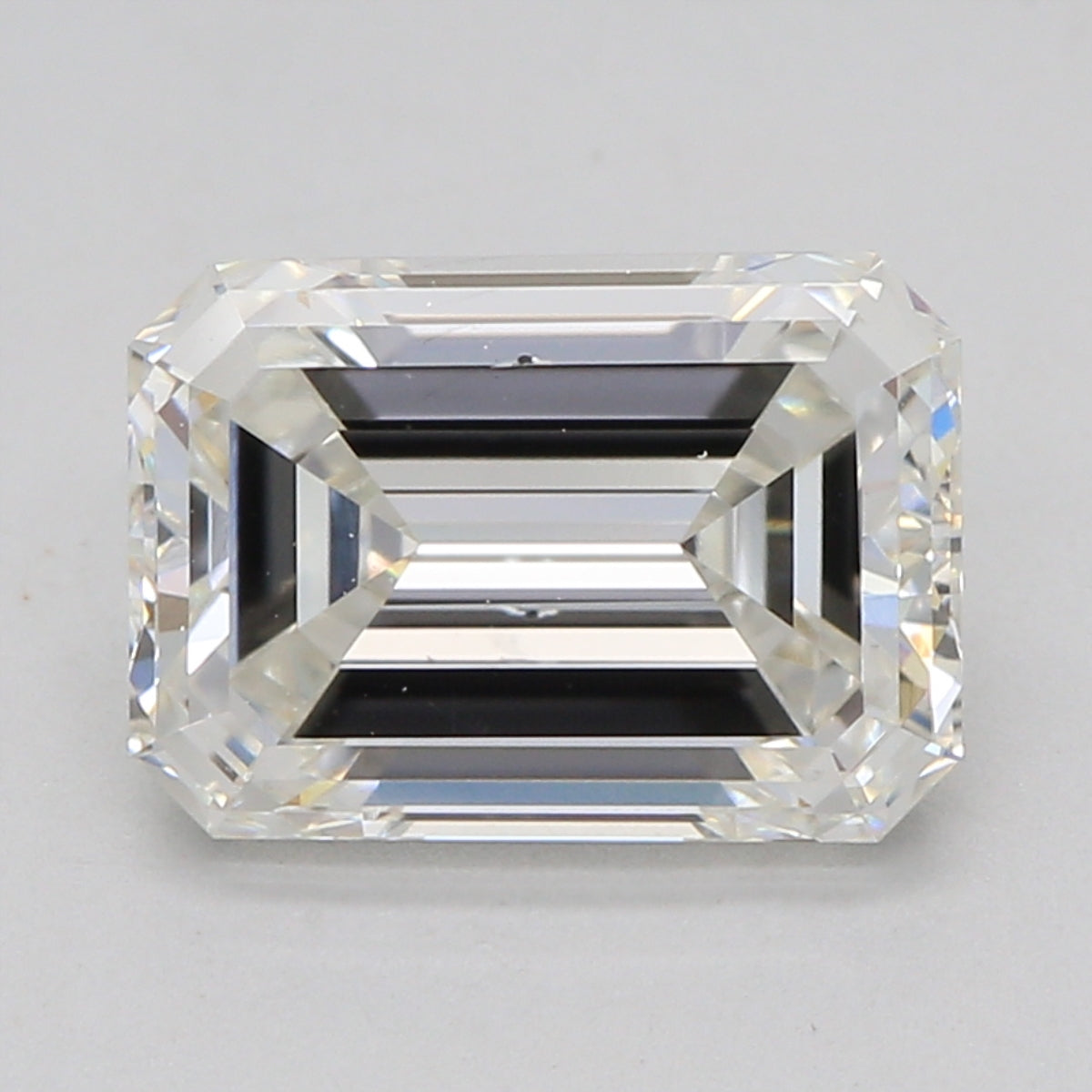 Laboratoriedyrket diamant 1,63 ct, smaragdslipt, H, VS2