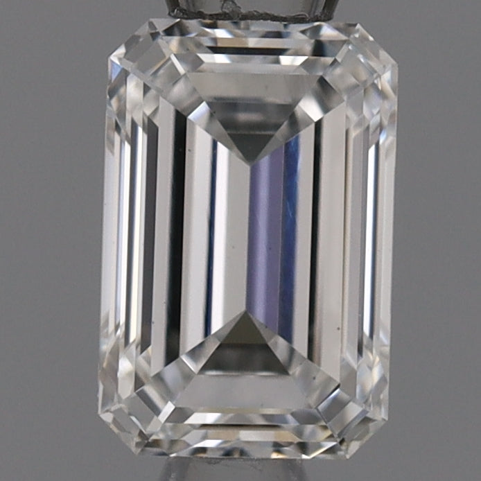 Laboratoriedyrket diamant 0,65 ct, smaragdslipt, E, VS1