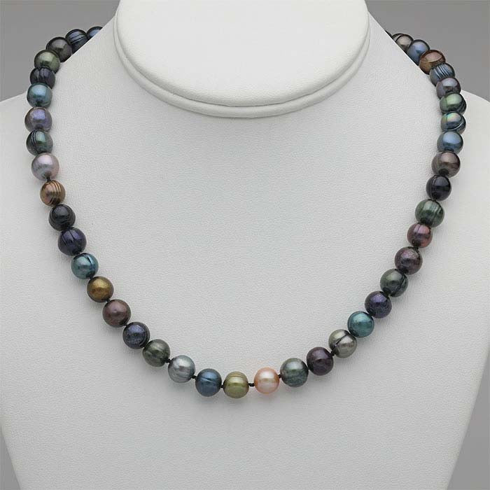 Collar de perlas cultivadas multicolor de 8–9 mm