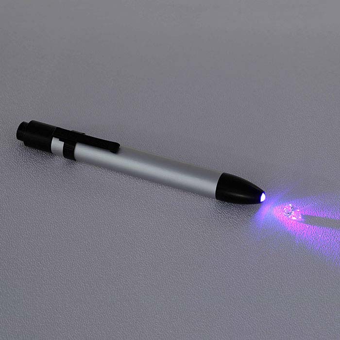 Langbølget ultrafiolett pennelykt