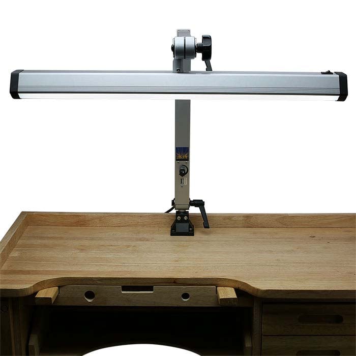 Erittäin leveä hopeapinnoitettu korusepän LED-työvalaisin USB-portilla