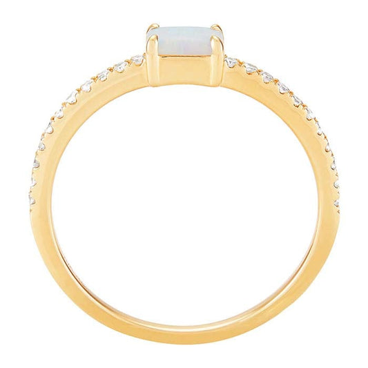 טבעת מזהב צהוב 10K עם אופל מעובד במעבדה ויהלומים